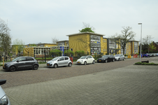 900936 Gezicht op de basisschool De Kleine Vliegenier (C. van Maasdijkstraat 33) te Utrecht.